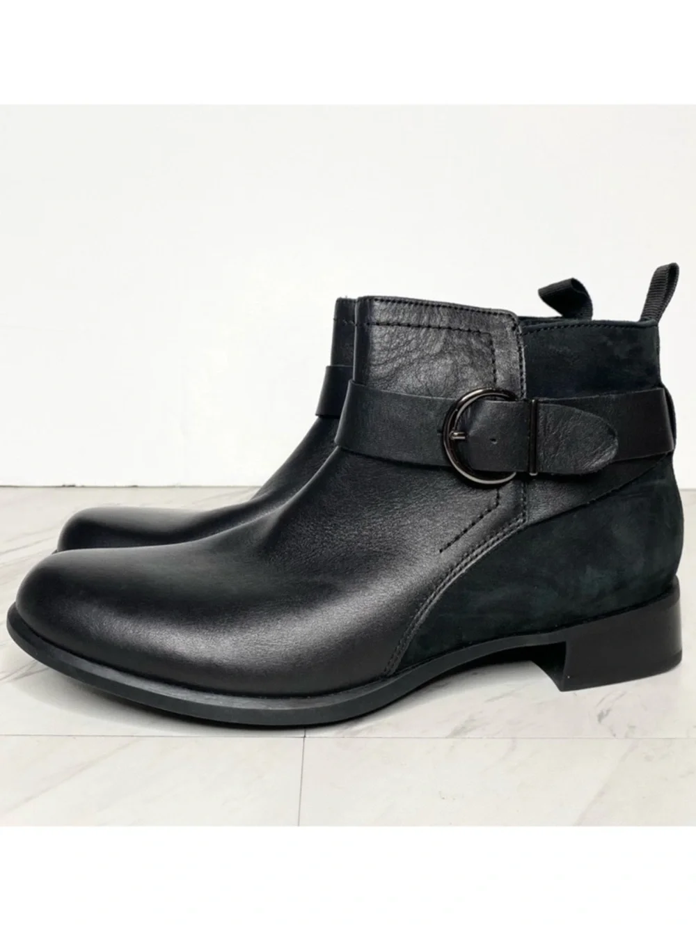 Munro Black Leather Bootie 8 N